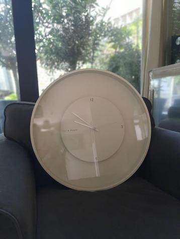 Salt & Pepper wandklok beschikbaar voor biedingen