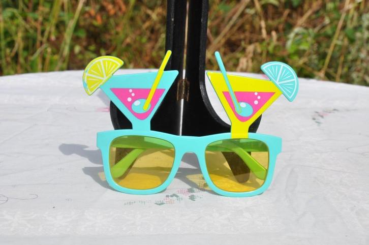 lunette de soleil de fantaisie ou deguisement, Handtassen en Accessoires, Zonnebrillen en Brillen | Dames, Zo goed als nieuw, Zonnebril