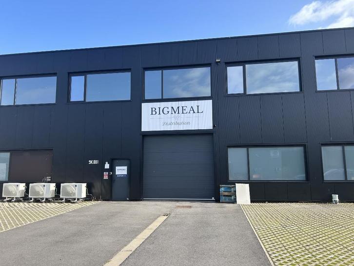 Ingericht voedingsmagazijn – 230 m² + kantoor – Brugge, Zakelijke goederen, Bedrijfs Onroerend goed, Industrieel, Huur