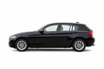 BMW 1 SERIE ✅116iA AUTOMAAT BENZINE CARPLAY, Auto's, Euro 5, Zwart, Zwart, Velours