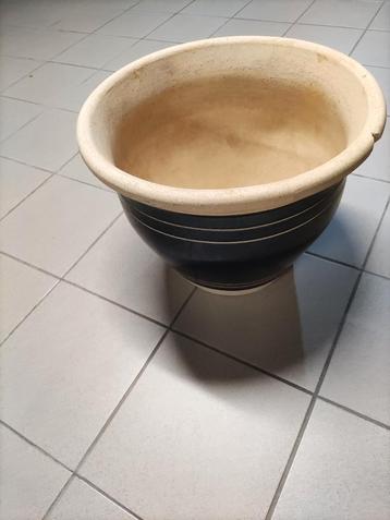 Geglazuurde bloempot, groot formaat. beschikbaar voor biedingen