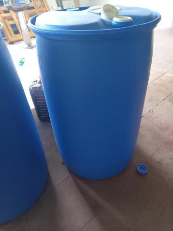 plastic vat beschikbaar voor biedingen