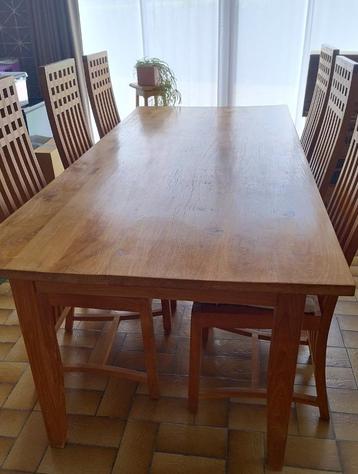 Eettafel en 6 stoelen  beschikbaar voor biedingen