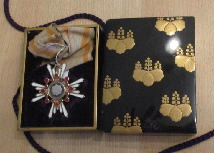 Japon Commandeur de l' Ordre du Trésor Sacré, Verzamelen, Militaria | Algemeen, Landmacht, Lintje, Medaille of Wings, Ophalen of Verzenden
