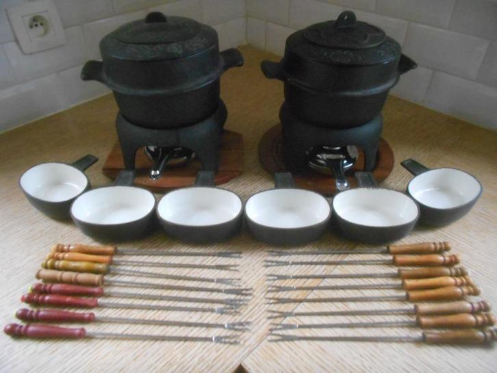 2 fondues + 6 geëmailleerde schalen (gietijzeren braadpan) v, Huis en Inrichting, Keuken | Potten en Pannen, Gietijzer, Ophalen of Verzenden