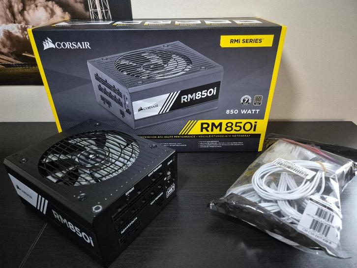 Corsair RM850i 850 watt voeding + CableMod ModFlex kabelset, Computers en Software, Interne voedingen, Gebruikt, Verzenden