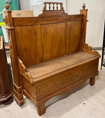 Antieke houten zitbank , eyecatcher voor inkomhal of living beschikbaar voor biedingen