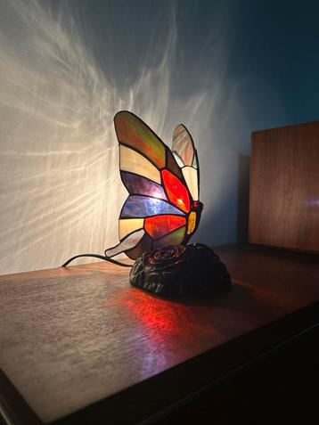 Prachtige Tiffany Vlinderlamp beschikbaar voor biedingen