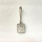 Jean Patou vintage logo hanger met ketting, Verzamelen, Ophalen of Verzenden, Gebruikt
