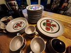 Compleet servies voor 6 personen. Jaren 70. Nooit gebruikt, Huis en Inrichting, Keuken | Servies, Ophalen, Zo goed als nieuw, Bord(en)