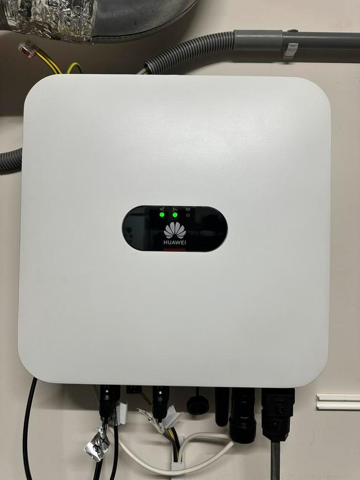 Huawei omvormer voor zonnepanelen, Bricolage & Construction, Panneaux solaires & Accessoires, Comme neuf, Autres types, 200 watts-crêtes ou plus