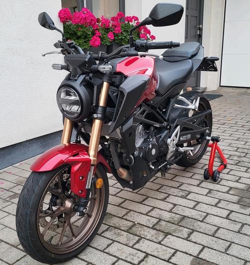 Honda CB125R Rood 2023 met slechts 6000km in nieuwstaat!, Motoren, Motoren | Honda, Particulier, Naked bike, 11 kW of minder, 1 cilinder