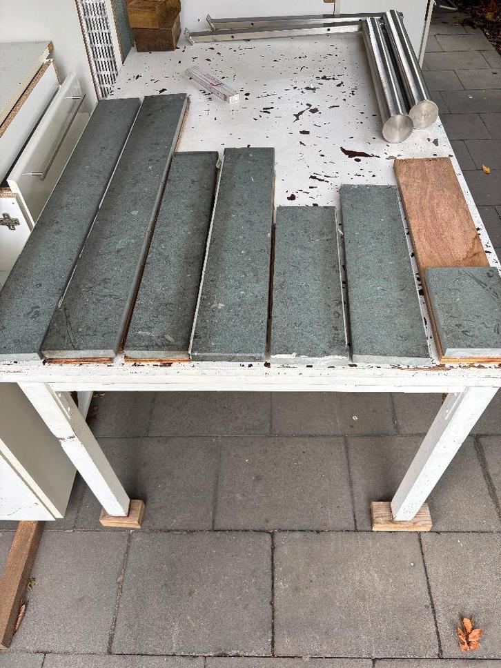 plint natuursteen (groene dolomiet), Bricolage & Construction, Plinthes & Finitions, Utilisé, Plinthes, Autres matériaux, Moins de 100 cm