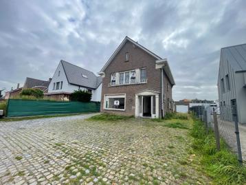 Te koop - Uniek vastgoed met woning, magazijn en bouwgrond  beschikbaar voor biedingen