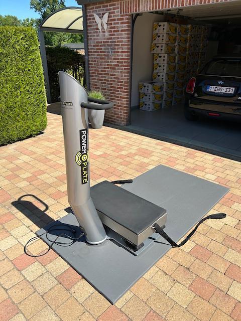 Power plate professional, Sport en Fitness, Fitnessapparatuur, Zo goed als nieuw, Trilplaat, Aluminium, Ophalen