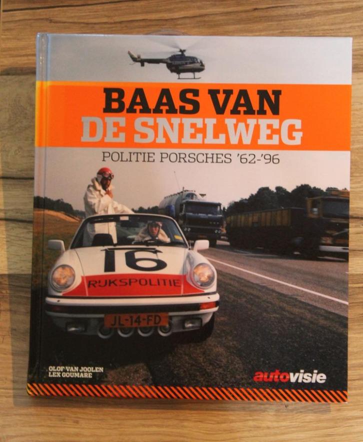 BAAS VAN DE SNELWEG  POLITIE PORSCHES   '62-'96, Verzamelen, Militaria | Algemeen, Rijkswacht, Boek of Tijdschrift, Verzenden