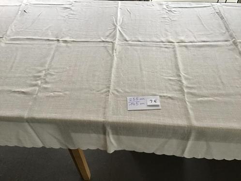 tafelkleed van 255 cm op 145 cm aan slechts 7 euro, Huis en Inrichting, Tafelkleden, Zo goed als nieuw, Ophalen of Verzenden