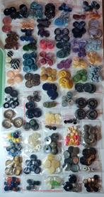Gros lot de boutons vintages, Hobby & Loisirs créatifs, Envoi