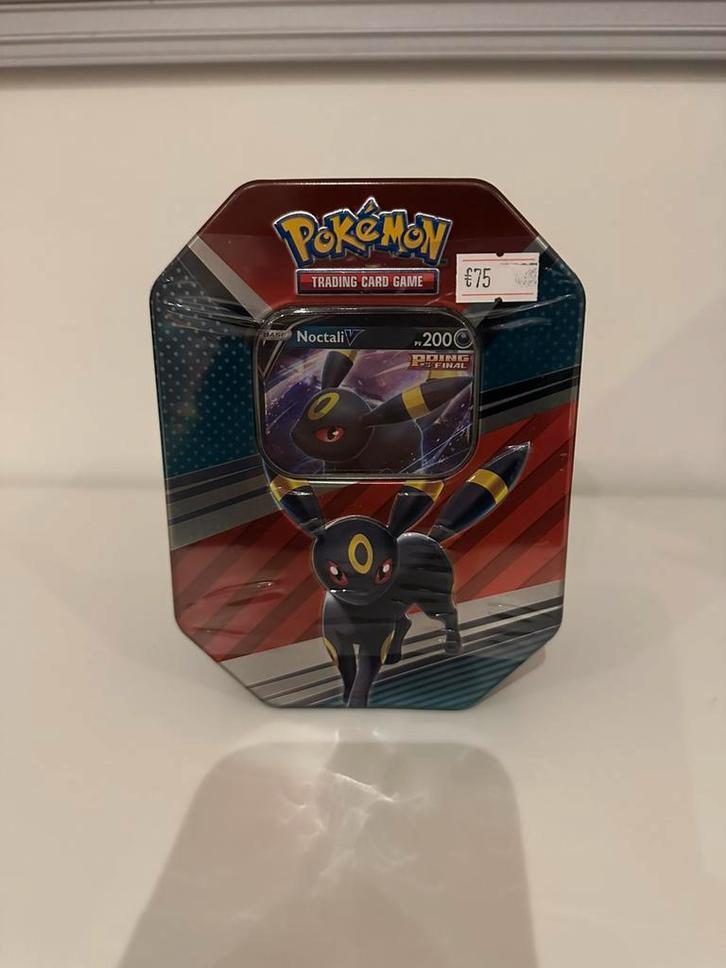 Pokebox noctali V FR, Hobby en Vrije tijd, Verzamelkaartspellen | Pokémon, Zo goed als nieuw, Boosterbox, Ophalen of Verzenden