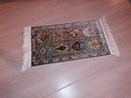 Tapis d'Orient en soie tissé main 72cm * 40cm, Antiquités & Art, Enlèvement ou Envoi