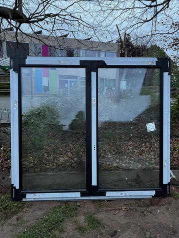 Raam met dubbel glas  beschikbaar voor biedingen