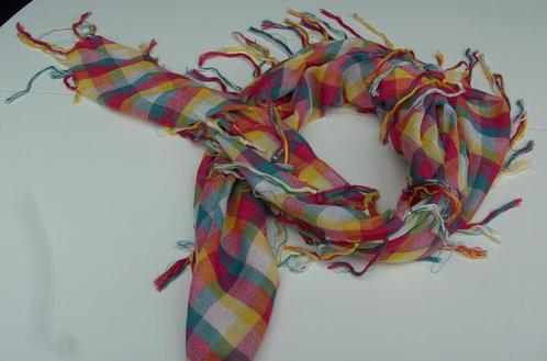 SJAAL MET LICHTE BLOKKEN MULTI COLOUR 90X90 CM Nieuw, Kleding | Dames, Mutsen, Sjaals en Handschoenen, Nieuw, Sjaal, Ophalen of Verzenden