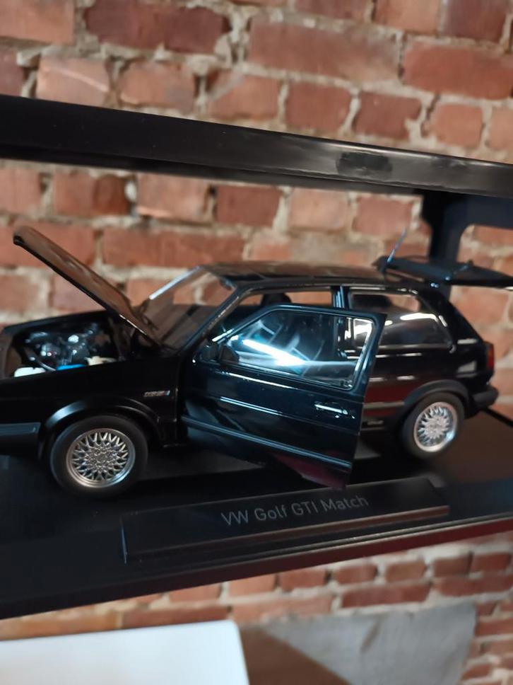 Vw golf 2 gti in nieuwstaat in originele verpakking,., Hobby en Vrije tijd, Modelauto's | 1:18, Norev, Ophalen of Verzenden