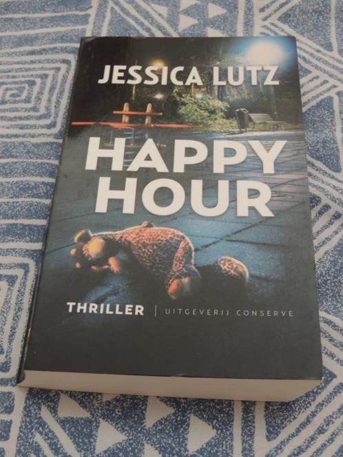 Happy Hour door Jessica Lutz, Boeken, Thrillers, Zo goed als nieuw, Nederland, Ophalen