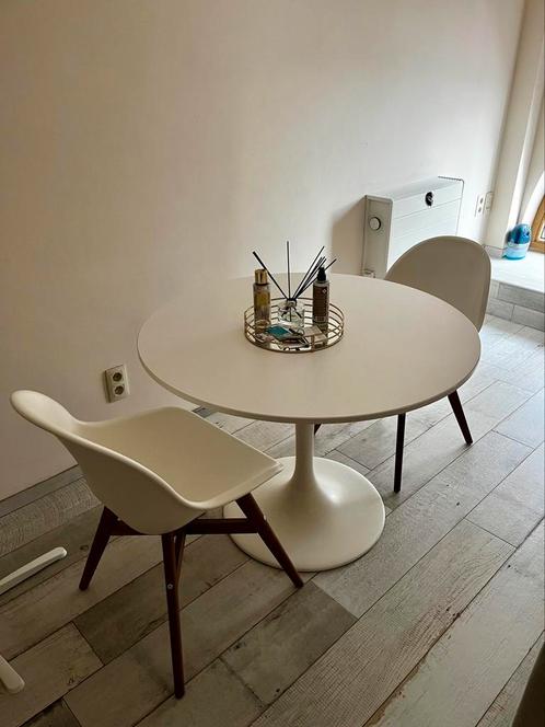 Table + 2 chaises, Huis en Inrichting, Tafels | Eettafels, Zo goed als nieuw, Rond