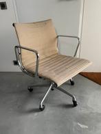 Originele Eames EA 108 op roller onderstel, Huis en Inrichting, Ophalen, Zo goed als nieuw, Beige