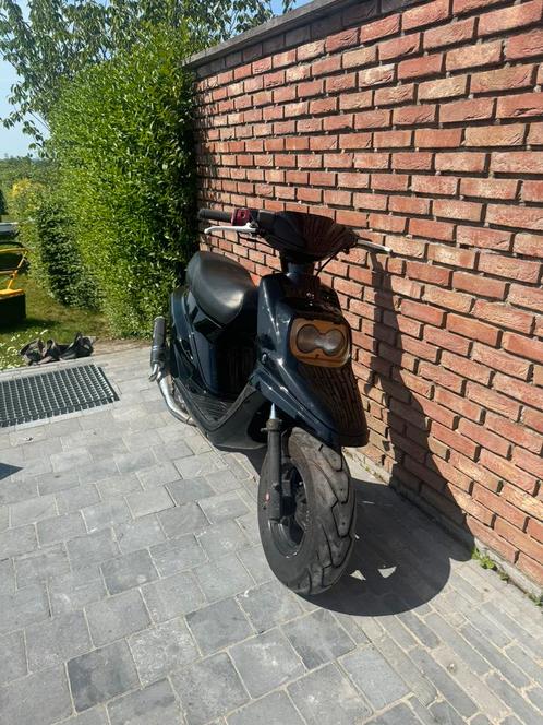 Yamaha booster ( b klasse ), Fietsen en Brommers, Scooters | Yamaha, Zo goed als nieuw, Overige modellen, Klasse B (45 km/u), Benzine
