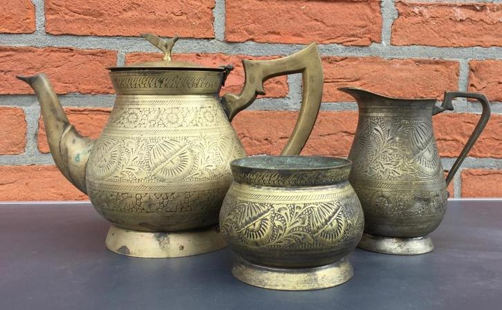 set/3 handgegraveerde koffiepot / theepot en accessoires, Antiek en Kunst, Antiek | Brons en Koper, Koper, Ophalen of Verzenden