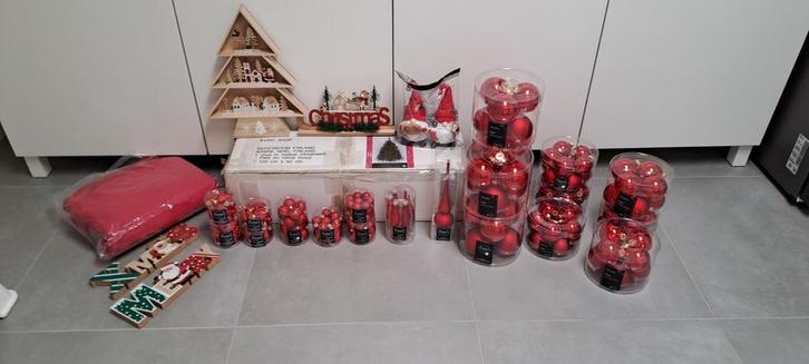 Kerstboom + kerstballen en decoratie, Diversen, Kerst, Zo goed als nieuw, Ophalen