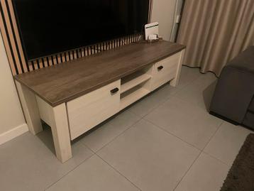 Inboedel Tv kast & salontafel beschikbaar voor biedingen