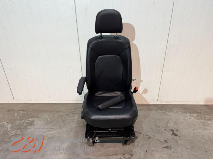 Stoel rechts van een Volkswagen Crafter, Auto-onderdelen, Interieur en Bekleding, Volkswagen, Gebruikt, 3 maanden garantie, Ophalen of Verzenden