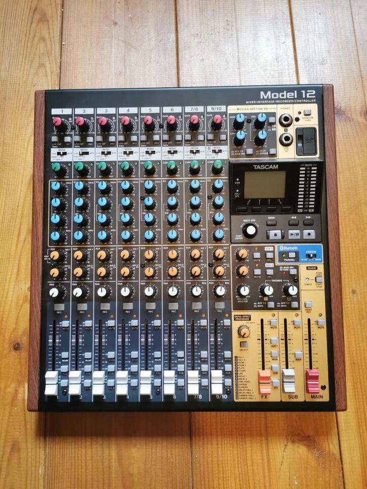Mengpaneel Tascam Model 12, Muziek en Instrumenten, Mengpanelen, Zo goed als nieuw, 10 tot 20 kanalen, Microfooningang, Ophalen