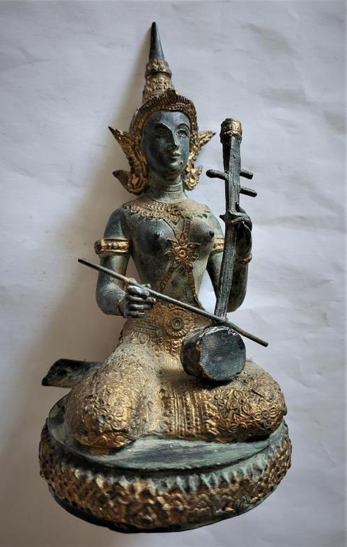 Musicienne Thaïlandaise en  bronze, Collections, Statues & Figurines, Comme neuf, Humain, Enlèvement ou Envoi