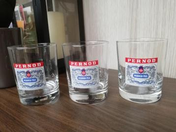 3 glazen van Pernod beschikbaar voor biedingen