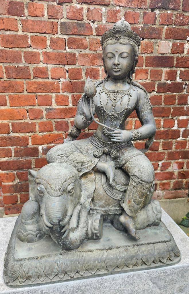 Oud speciaal bronzen zwaar beeld, Boeddha op olifant ook and, Antiek en Kunst, Kunst | Beelden en Houtsnijwerken, Ophalen of Verzenden