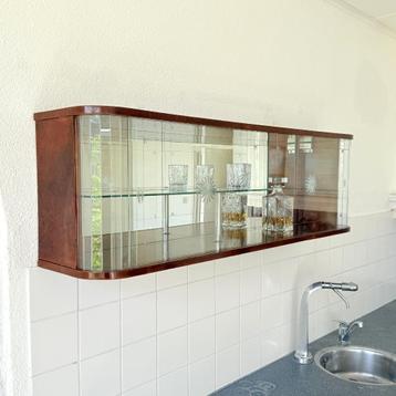 Josephine – Luxe Houten Hangvitrinekast met Glazen Elementen beschikbaar voor biedingen