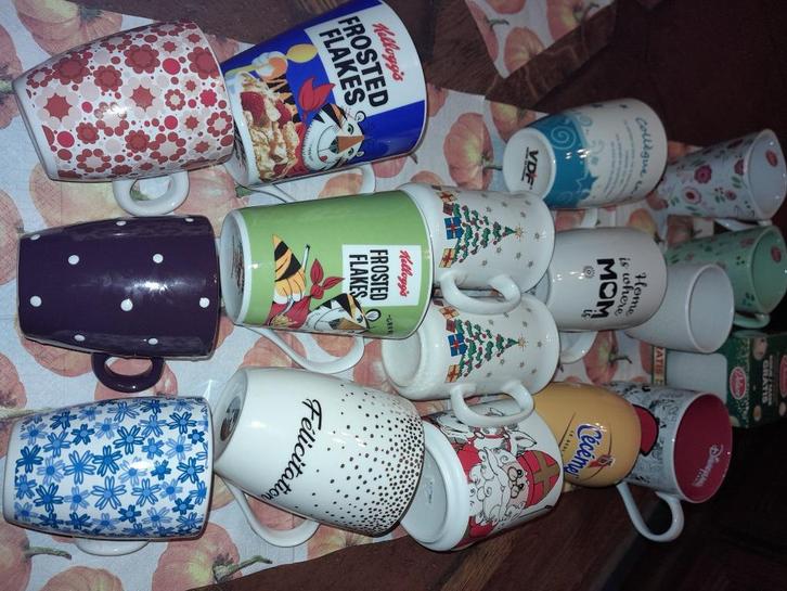 1 Lot de mugs et de tasses, Huis en Inrichting, Keuken | Servies, Zo goed als nieuw, Kop(pen) en/of Schotel(s), Overige stijlen