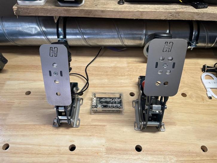 Heusinkveld Sprints + Simagic Neo rumble kit, Computers en Software, Joysticks, Zo goed als nieuw, Ophalen of Verzenden