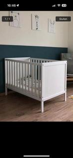 Lit bébé avec matelas, Enfants & Bébés, Enlèvement, Comme neuf