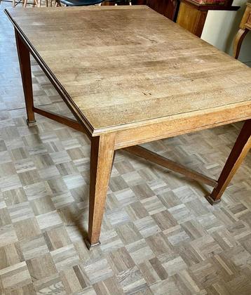 Eiken tafel met verlengstukken beschikbaar voor biedingen