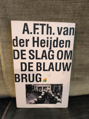 De slag om de Blauwbrug.     (A.F.Th. van der Heijden) beschikbaar voor biedingen
