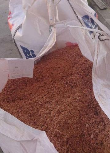 Zaagsel & droge massief houtsnippers, in big bags