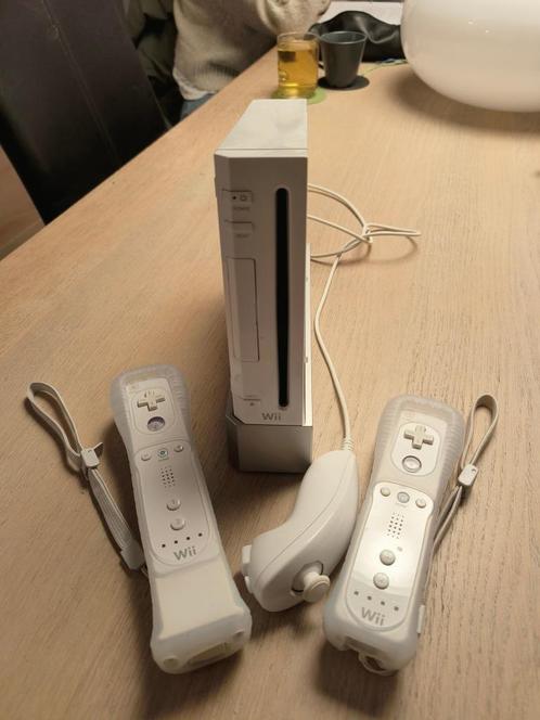 Nintendi Wii + Balance board + Active 2 + jeux, Consoles de jeu & Jeux vidéo, Consoles de jeu | Nintendo Wii, Utilisé, Avec 3 manettes ou plus