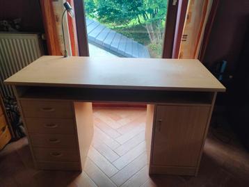 Bureau beschikbaar voor biedingen