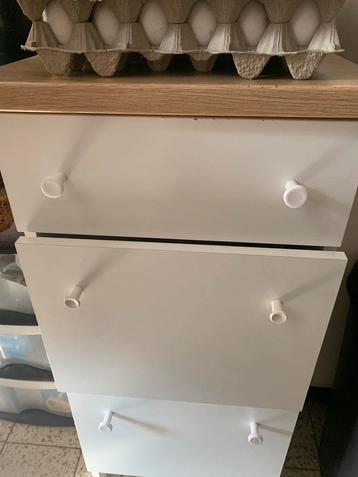 Meuble 3 tiroir ikea  beschikbaar voor biedingen