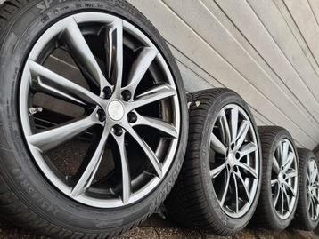 19 “ Tesla Model Y velgen Performance banden sensoren beschikbaar voor biedingen